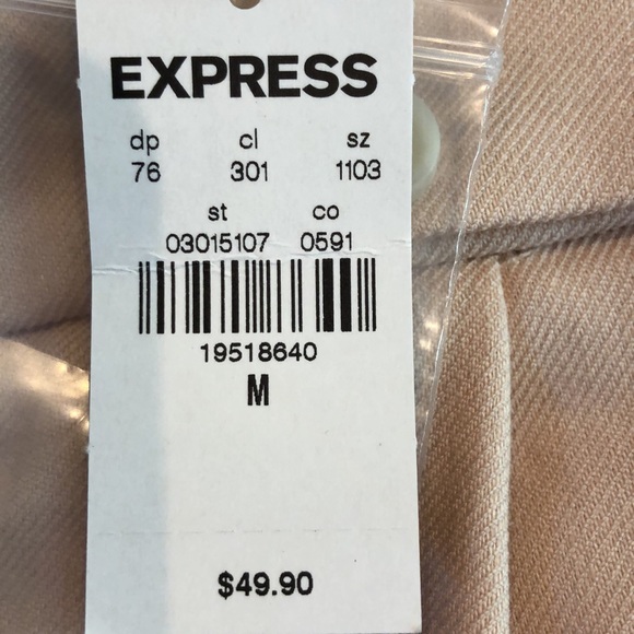 Women’s high rise Express shorts - size medium - Picture 6 of 6